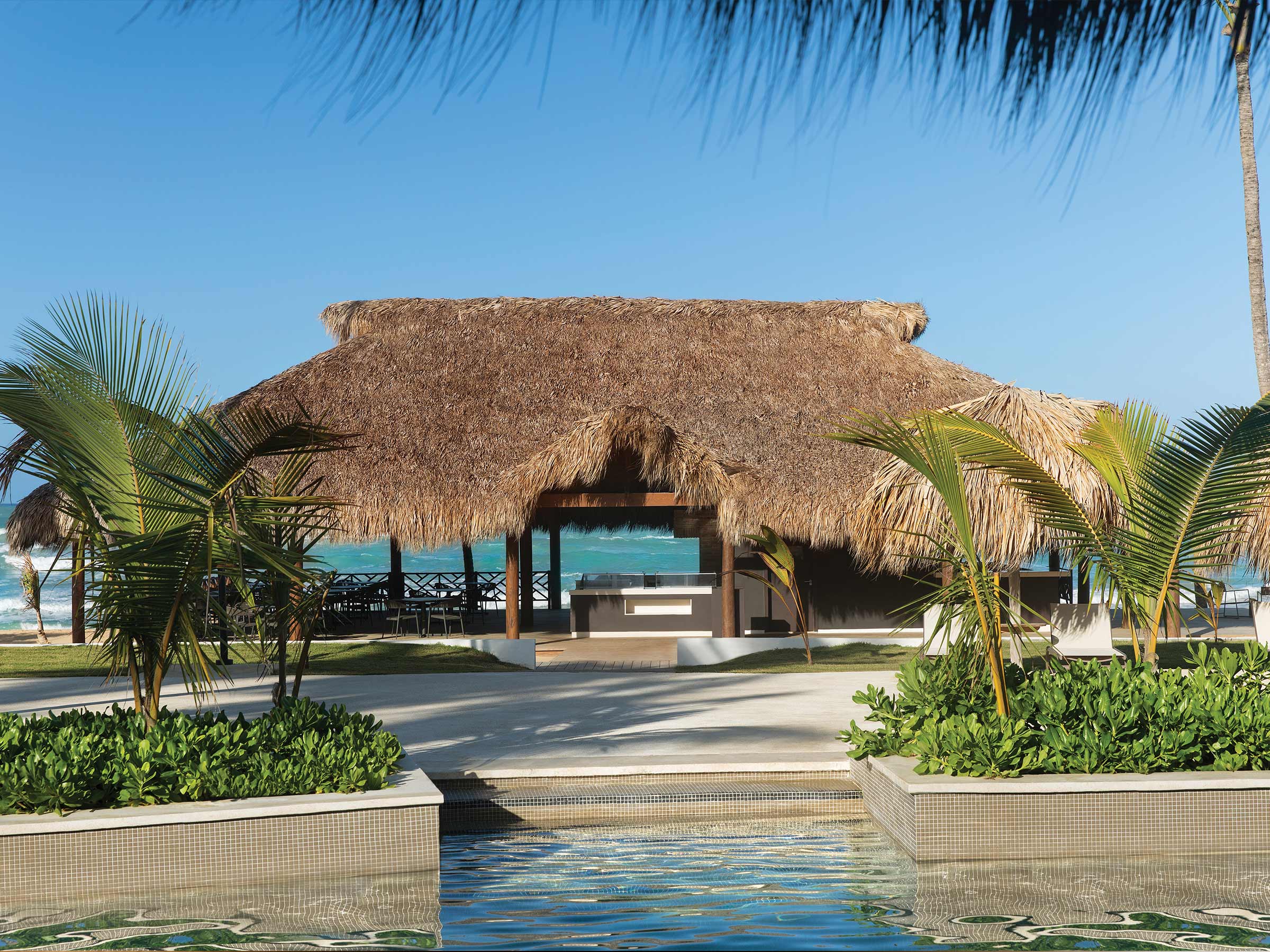 Extraordinaire vue sur les vagues à l’un des meilleurs restaurants en bord de mer à Punta Cana