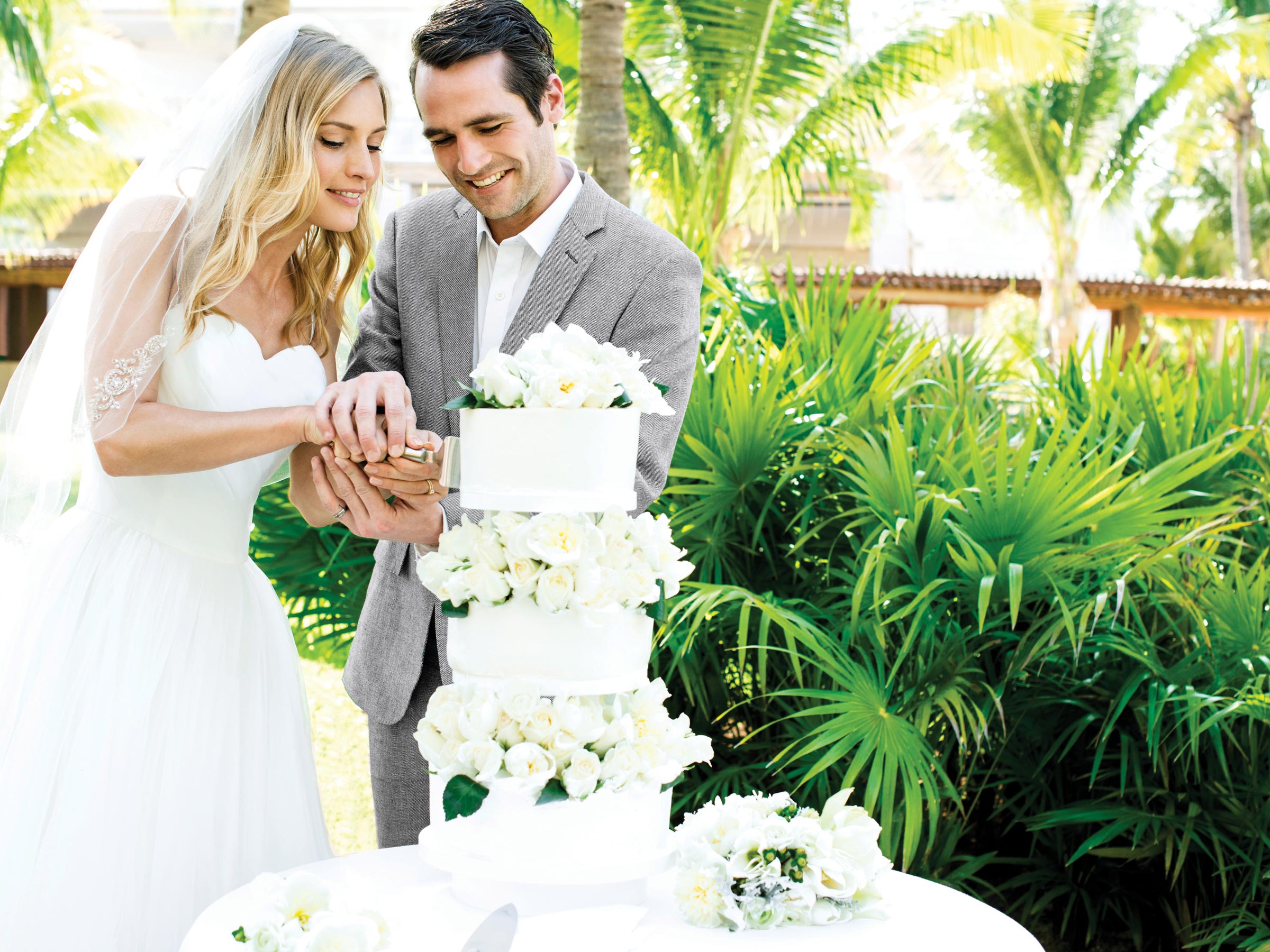 Corte del Pastel en una Boda en Cancún 