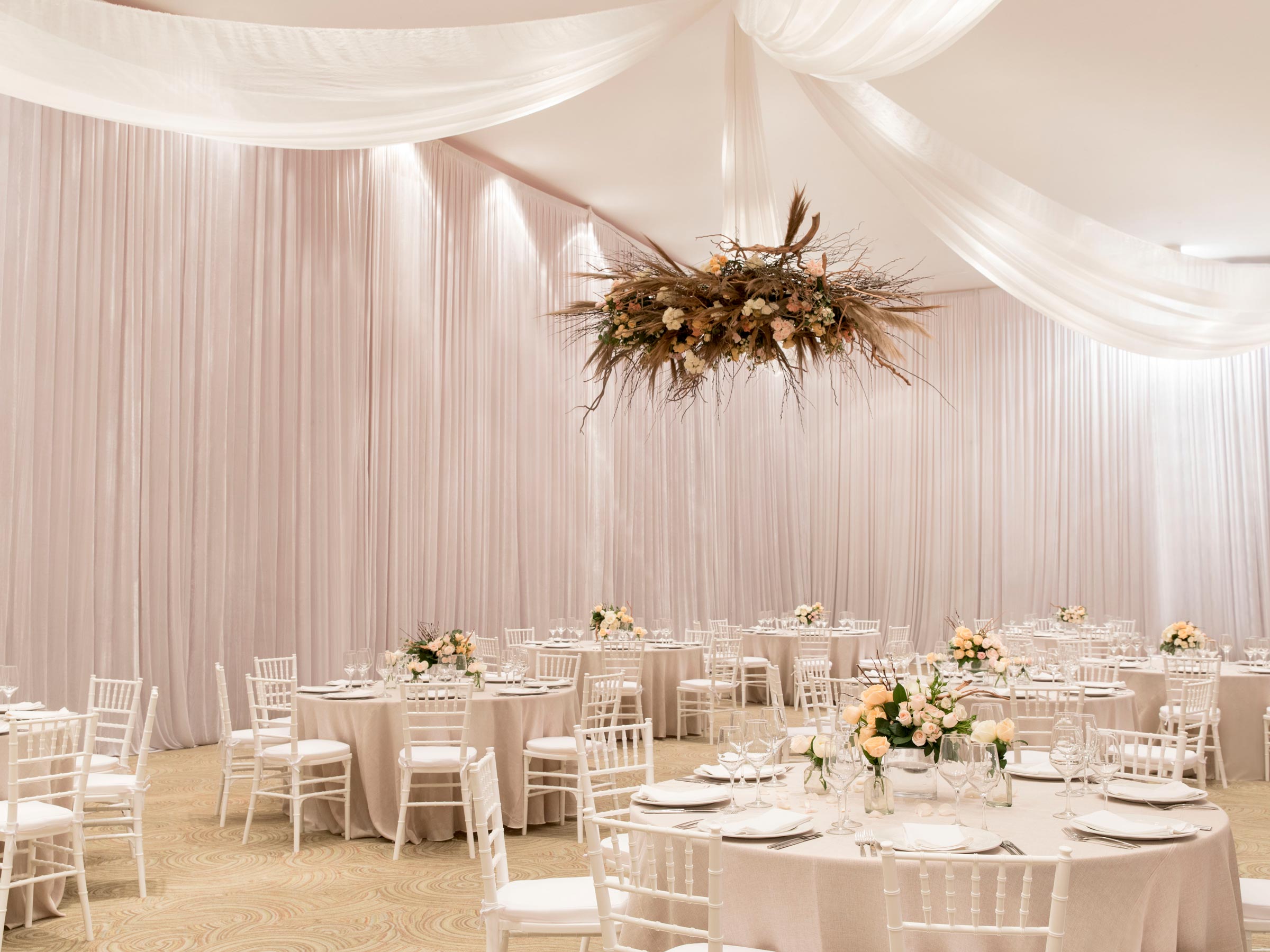 Mariage dans une salle de bal à un centre de villégiature à Cancun