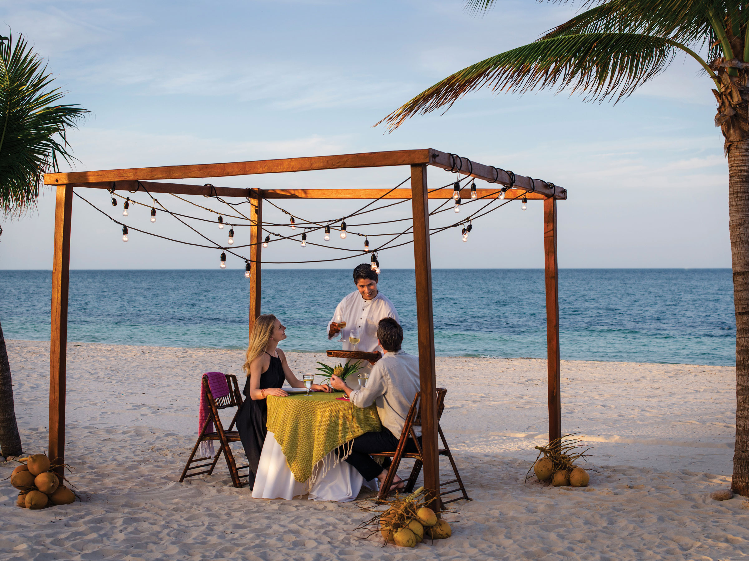 Mejores Hoteles para Luna de Miel con Cena Romántica en la Playa