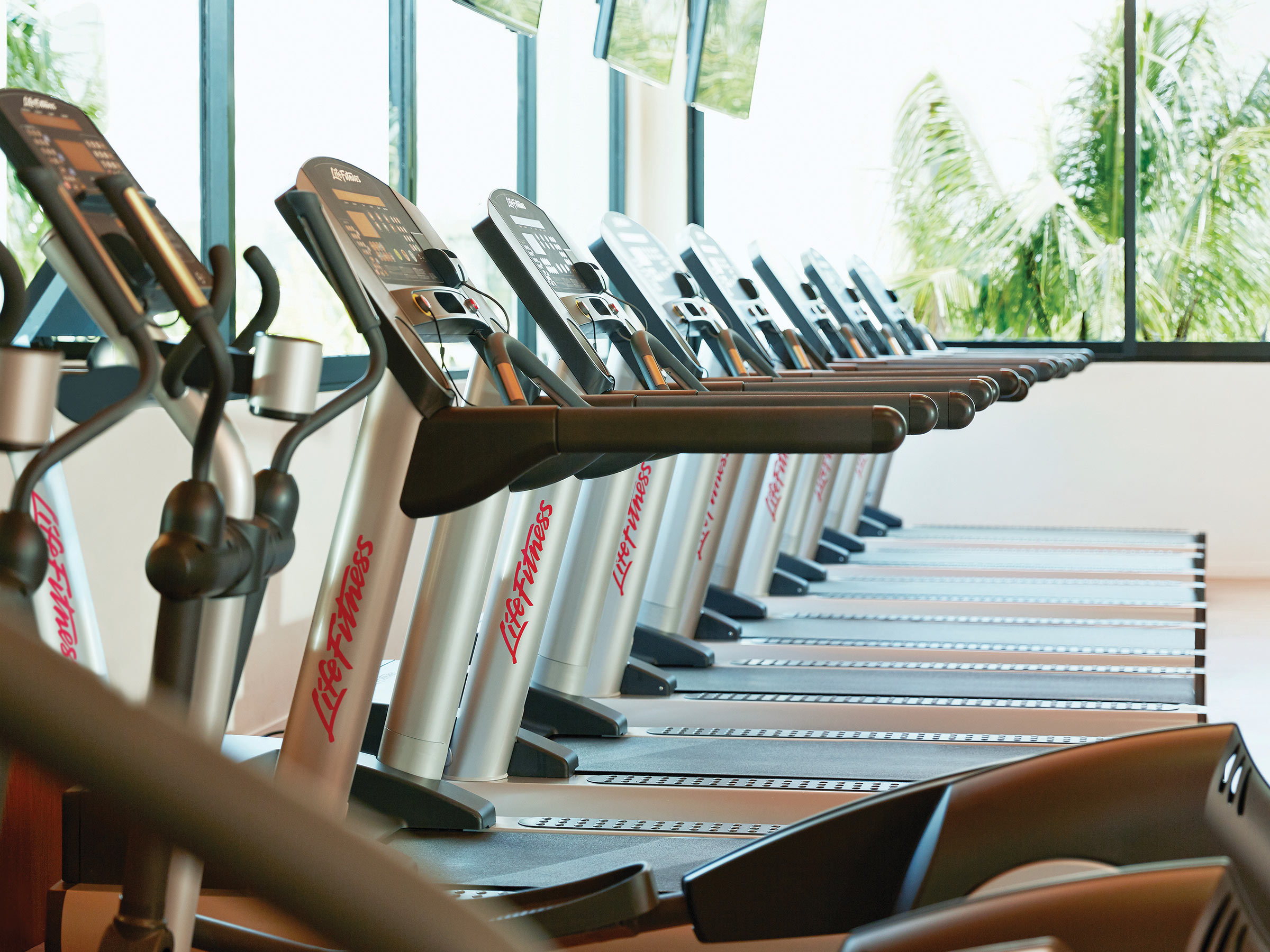 Tapis roulants au gym d’un centre de villégaiture à Punta Cana